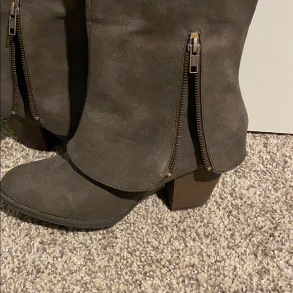 Boots - Picture 2 of 4